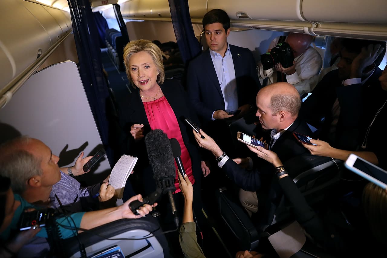 Clinton dice que Trump “tiene algo que esconder” en su declaración de impuestos
