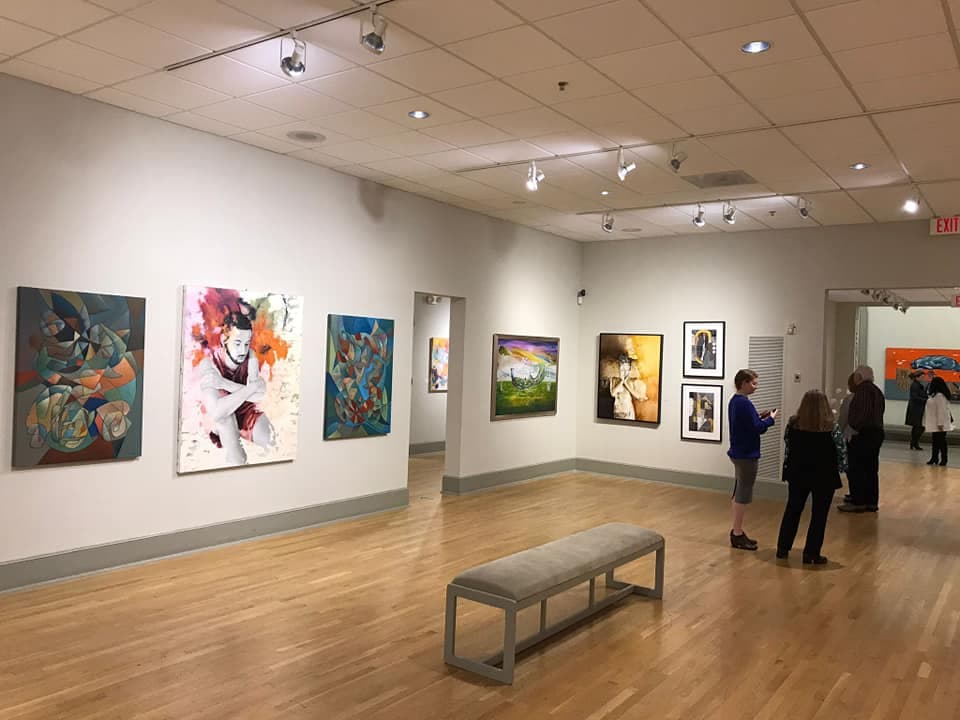 <b>Evento</b>: Contrapunto: Works by a Latino Artist Collective
<br>
<b>Fechas</b>: 16 de febrero al 19 de mayo
<br>
<b>Lugar</b>: Oglethorpe University Museum of Art. 4484 Peachtree Road, N.E. Atlanta, GA
<br>
<b>Sitio web</b>:
<a href="https://www.contrapuntoart.com/">https://www.contrapuntoart.com/</a>
<br>
<br>Contrapunto es un grupo de seis artistas con sede en Atlanta fundado con la misión de aumentar la representación de artistas latinoamericanos contemporáneos en el sureste de Estados Unidos. Estos artistas, que han inmigrado a los Estados Unidos desde cinco países, representan diversos estilos contemporáneos, una amplia gama de expresión y el más alto nivel técnico. Sus obras incluyen paisajes surrealistas, abstracciones, retratos y naturalezas muertas.