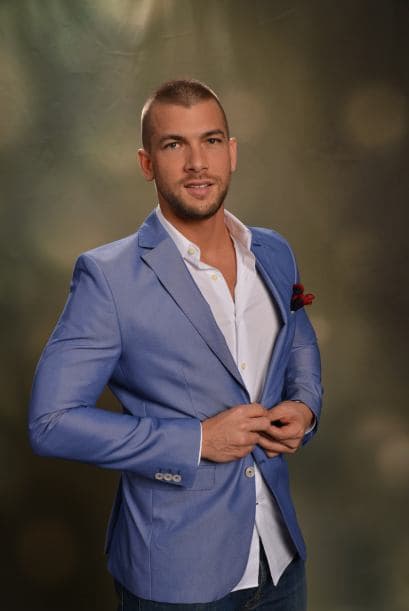 ¡Wow! Carlos McConnie derretirá a las chicas con su sonrisa.