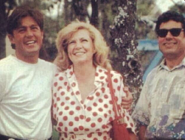 Cualquier mujer desearía ser la nuera de los padres de 
<b><a href="http://www.univision.com/temas/fernando-colunga">Fernando Colunga</a></b>, este guapo actor es muy parecido a su papá.