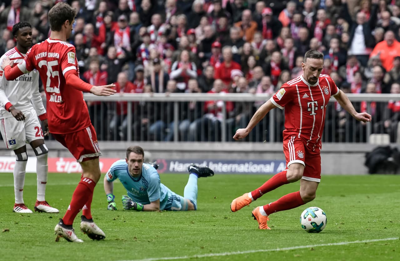 Contra Hamburgo, el dominio empezó muy temprano con el francés Frank Ribery, que eludió al arquero y marcó el 1-0 al minuto 8.