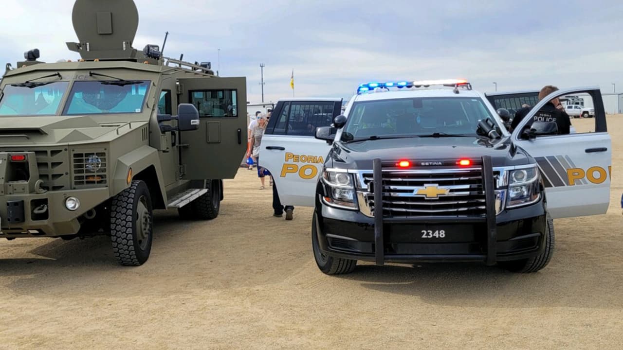 Se desconoce adónde pudieron haber ido. Las dos menores se consideran en peligro debido a sus condiciones médicas y edades. Cualquier persona con información debe llamar al
<b>Departamento de Policía de Peoria al 623-773-8311</b>.