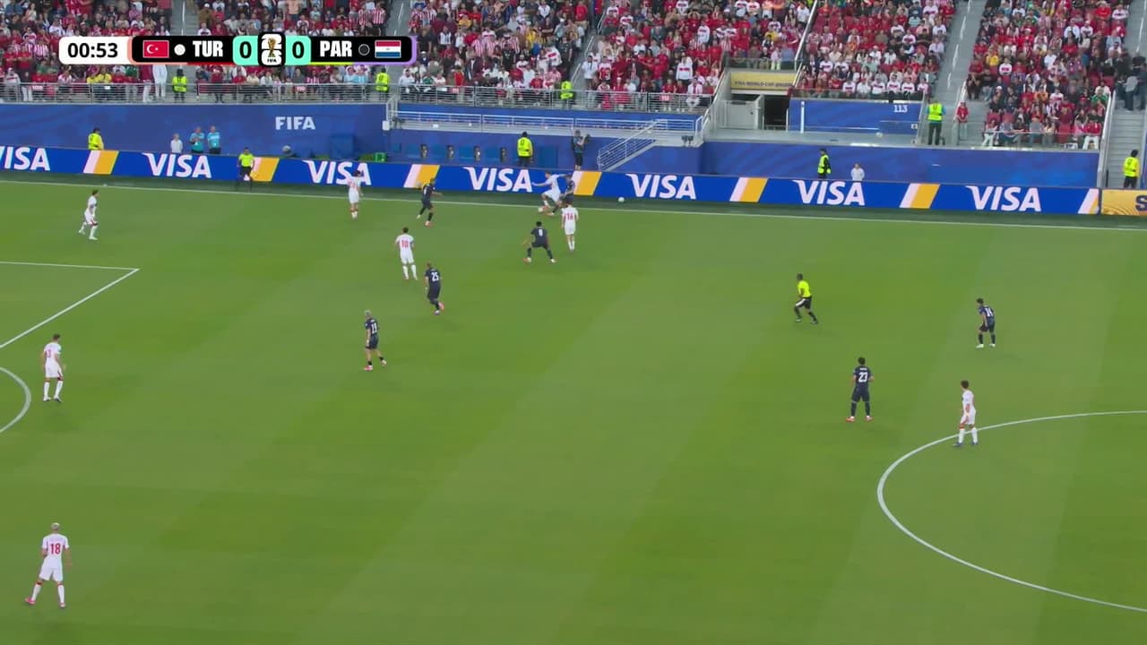 ¡GOL!  anota para Paraguay. Matías Galarza