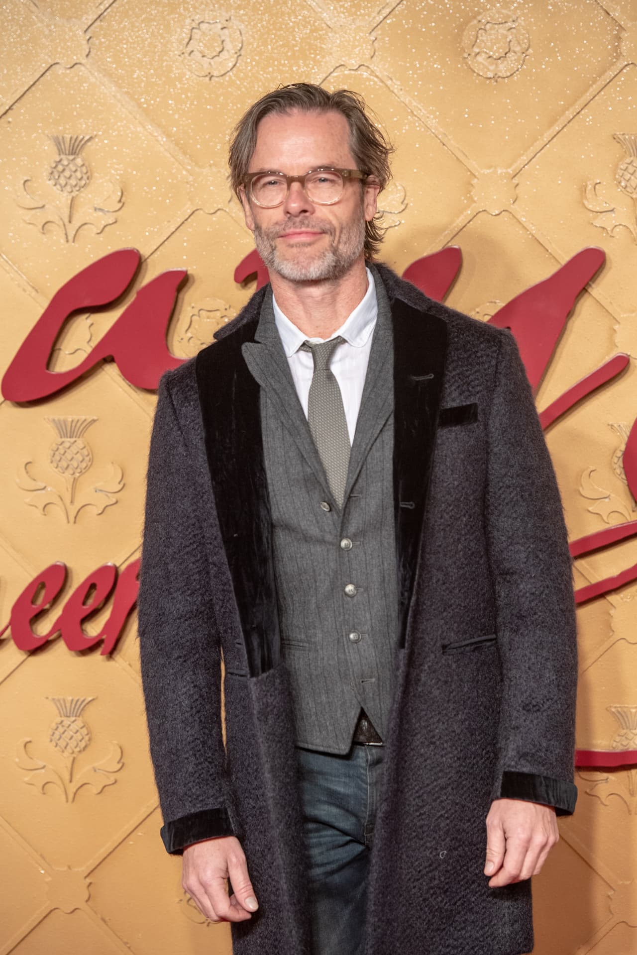 Guy Pearce, con quien Vadhir Derbez compartirá créditos en '
<b>The seventh day'</b>, ganó el 
<b>premio Emmy</b> en la categoría de Mejor Actor de Reparto en una Miniserie o Película.