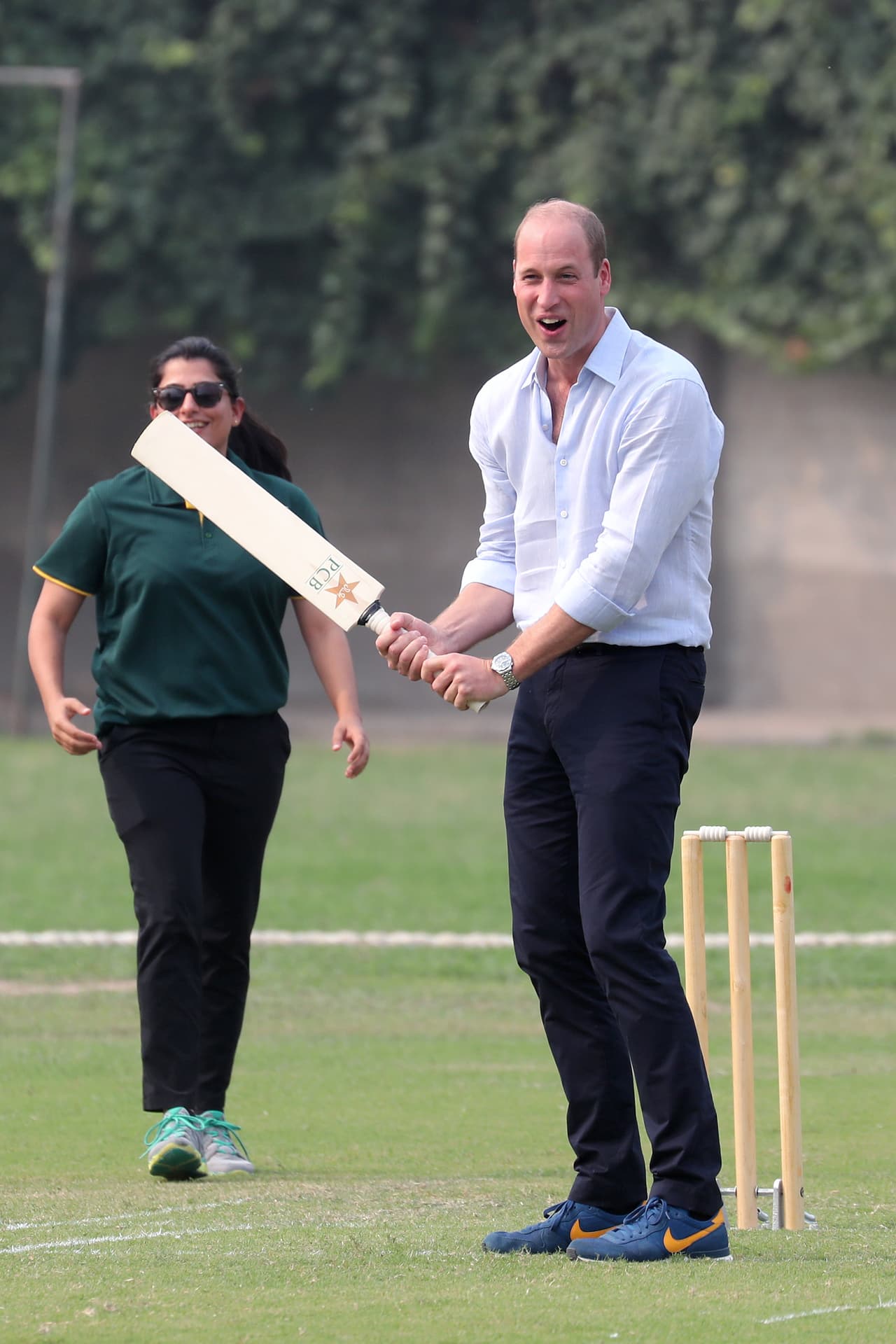 El 
<b><a href="https://www.univision.com/entretenimiento/arbol-genealogico-el-bebe-de-meghan-markle-sera-heredero-al-trono-pero-en-que-lugar">nieto de la reina Isabel II</a></b> admitió que no había jugado críquet desde la escuela.