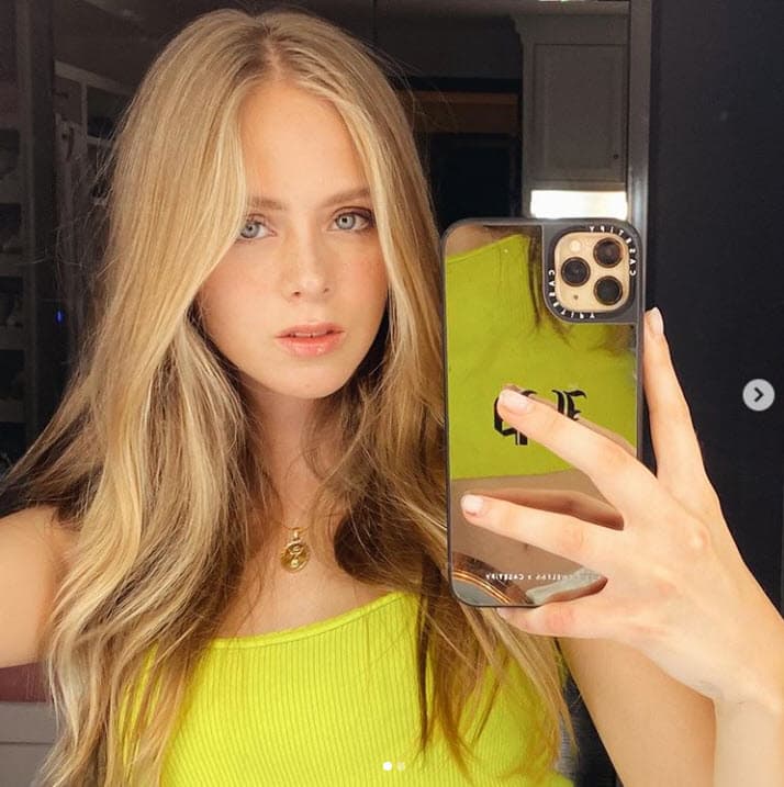 Loreto luce tan distinta que es difícil reconocer en ella a la tierna hija de Eugenio Derbez que el público vio por primera vez en 2013.