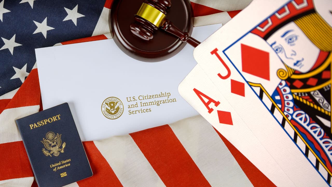 Un casino clandestino fue desmantelado en San José como parte de un operativo coordinado entre la policía local y otras autoridades. Esta actividad puede representar un problema para quienes tienen procesos migratorios.
<br>