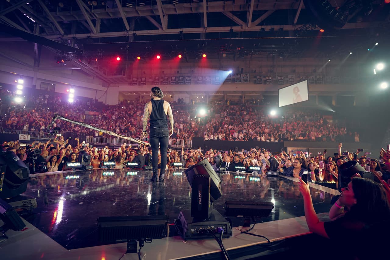 En 2018 Premios Juventud cambió y en lugar de premios hubo homenajes y por primera vez la ceremonia se realizó en domingo en lugar de jueves. La idea fue convertir a los PJ en un gran concierto
