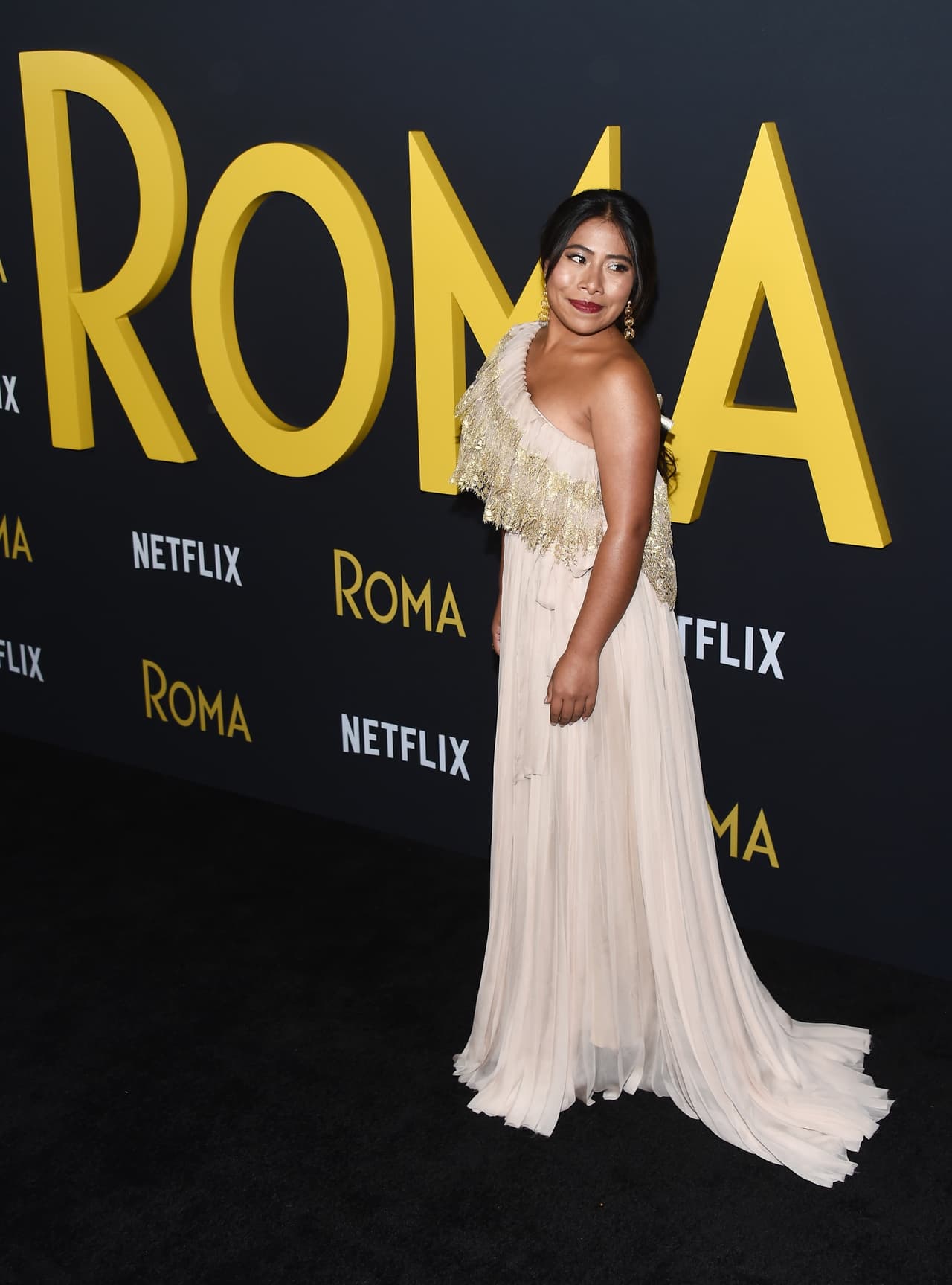 El 10 de diciembre se estrenó la película 'Roma' de Netflix en el Teatro Egipcio de Hollywood, California, donde la protagonista desfiló en un vestido de gala de la prestigiada marca italiana Valentino.