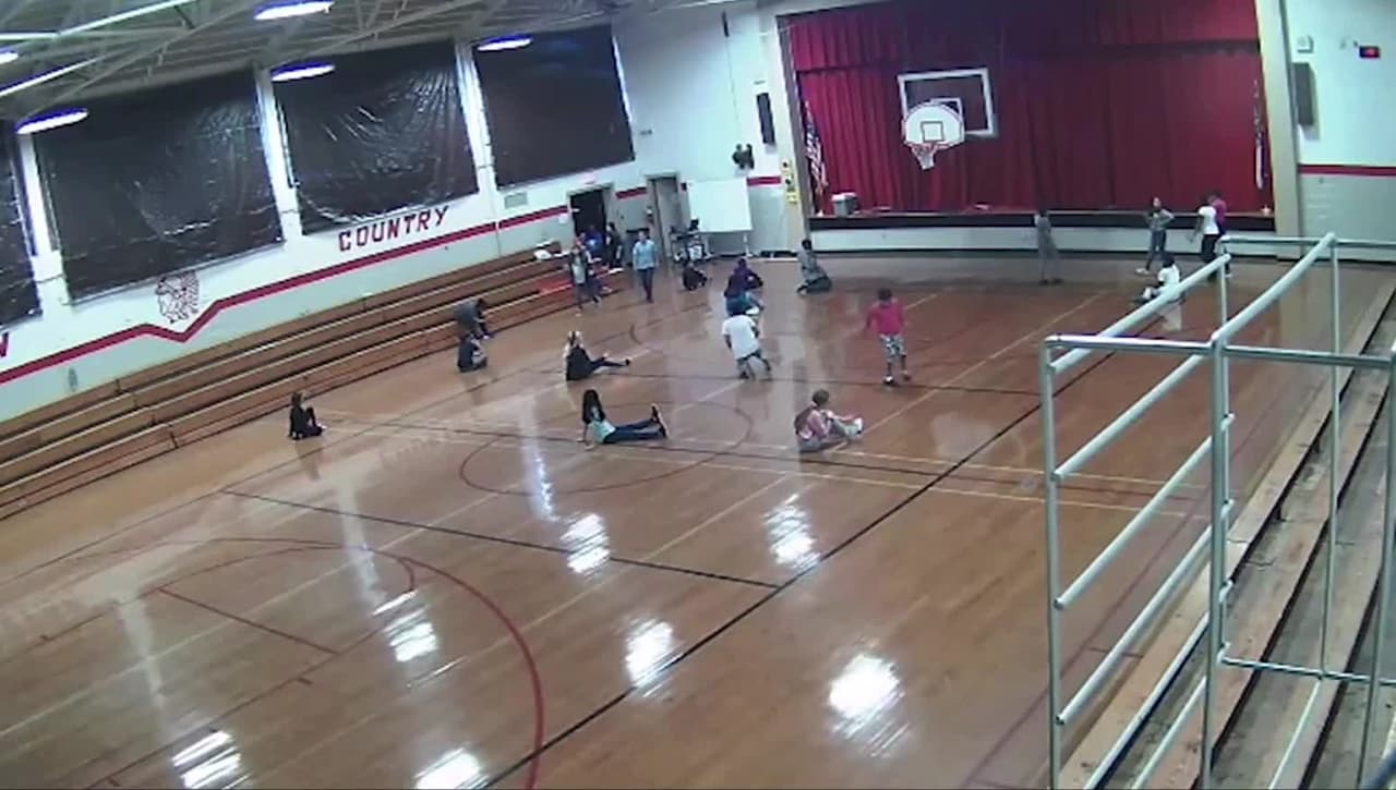 Reportan varios niños heridos tras derrumbarse el techo de una escuela en Carolina del Norte