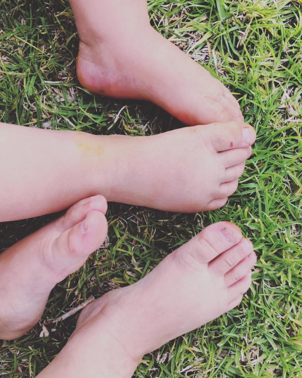 En los últimos meses, Ludwika ha optado por mostrar solo los pies de Bárbara y Sebastián.