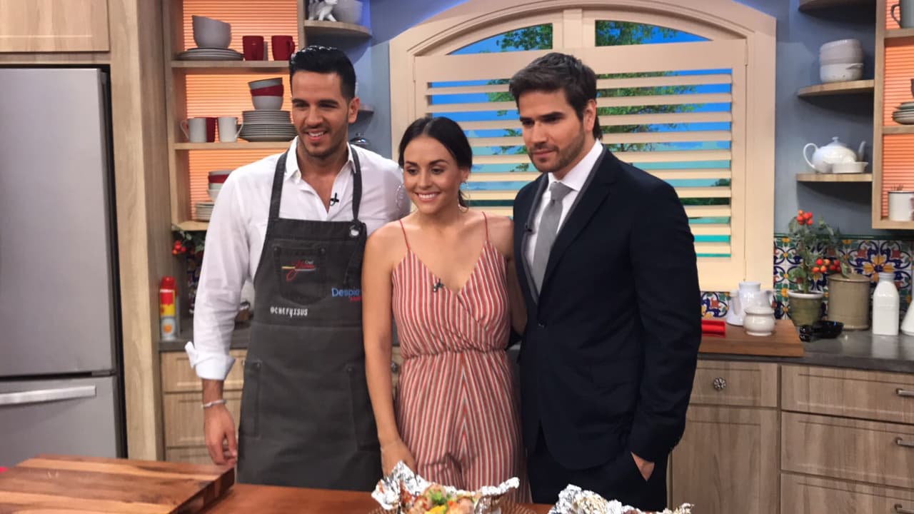 El chef Jesús les dio la bienvenida y los invitó a preparar un rico desayuno.