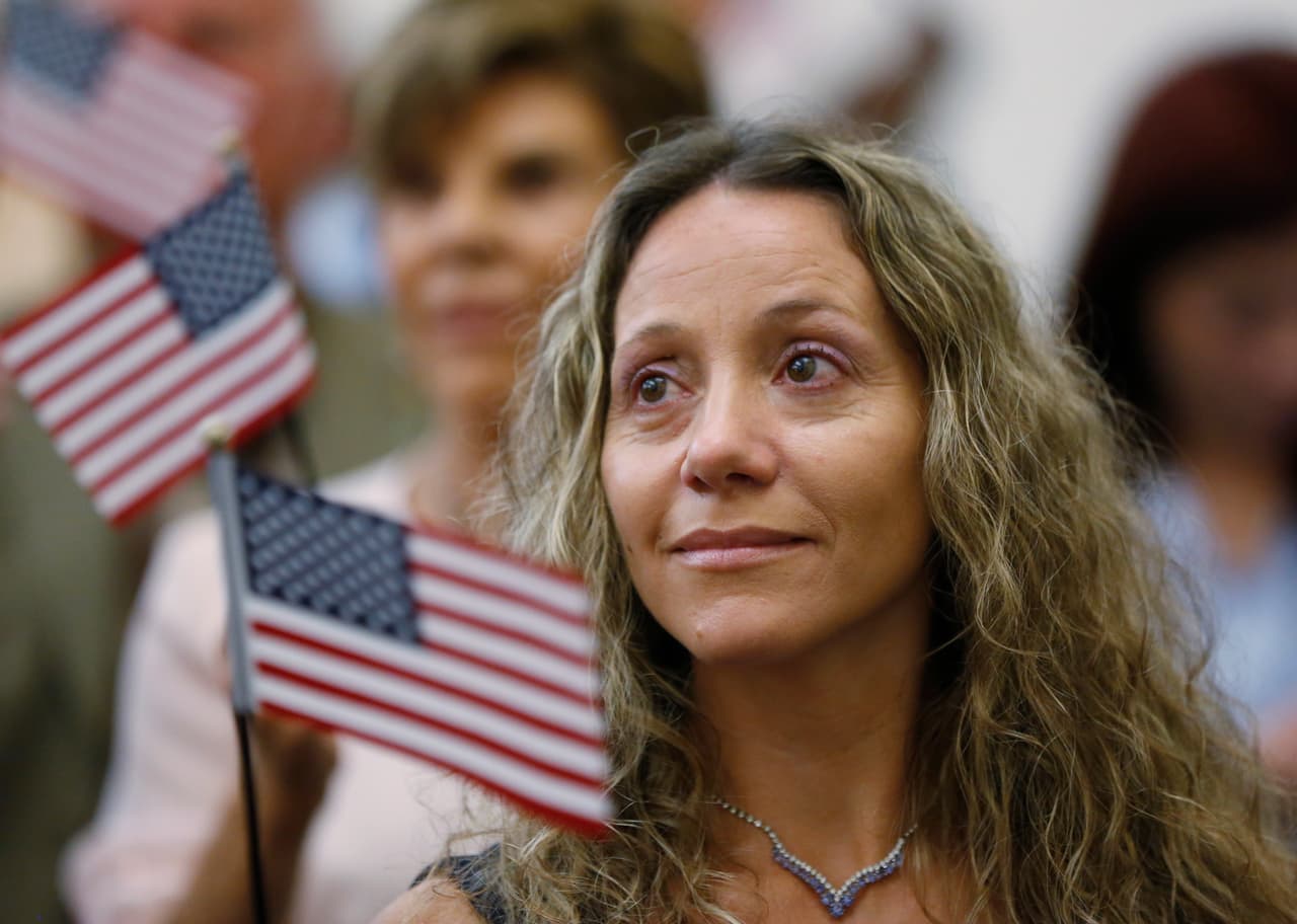 La USCIS se prepara para suspender a más de 13,400 empleados a partir del 30 de agosto