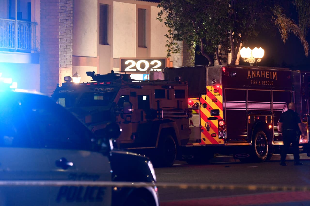 La policía indicó que la situación ha sido estabilizada y que no había ninguna amenaza para el público.