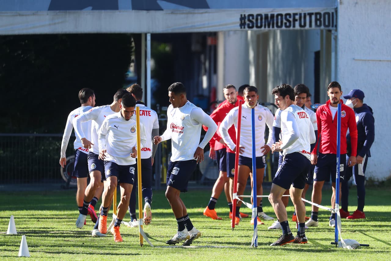 Las Chivas del Guadalajara se preparan con fuertes entrenamientos en Verde Valle para su primera fecha del torneo Guard1anes 2021, que será este viernes a las 19:30 ante el equipo de Puebla en el Estadio Cuauhtémoc.