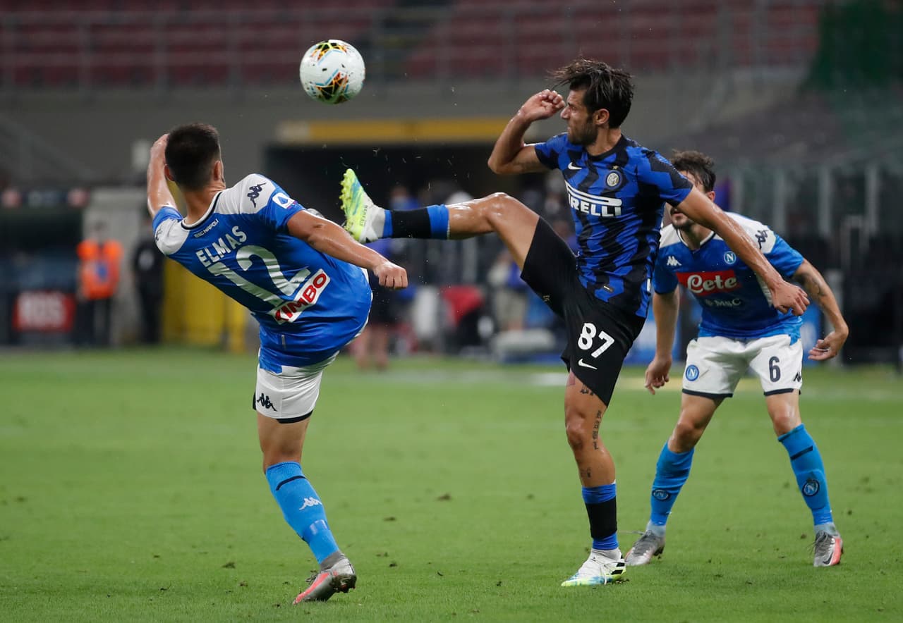 Con goles de Danila D'Ambrosio y Lautaro Martínez, el Inter se lleva los putos y deja al Napoli prácticamente fuera de los puestos de competicones europeas.