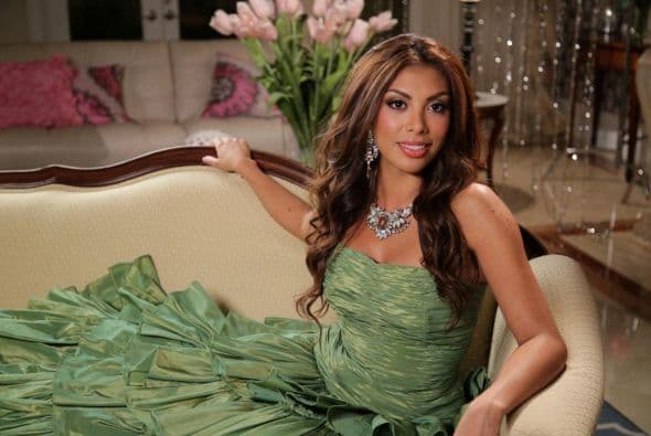 La mexicana que audicionó en San Antonio le dijo adiós a su sueño de ser reina después de haber sido la chica con menos votos del público. Carolina se va agradecida con Denise y la experiencia de haber participado en la octava temporada de Nuestra Belleza Latina.