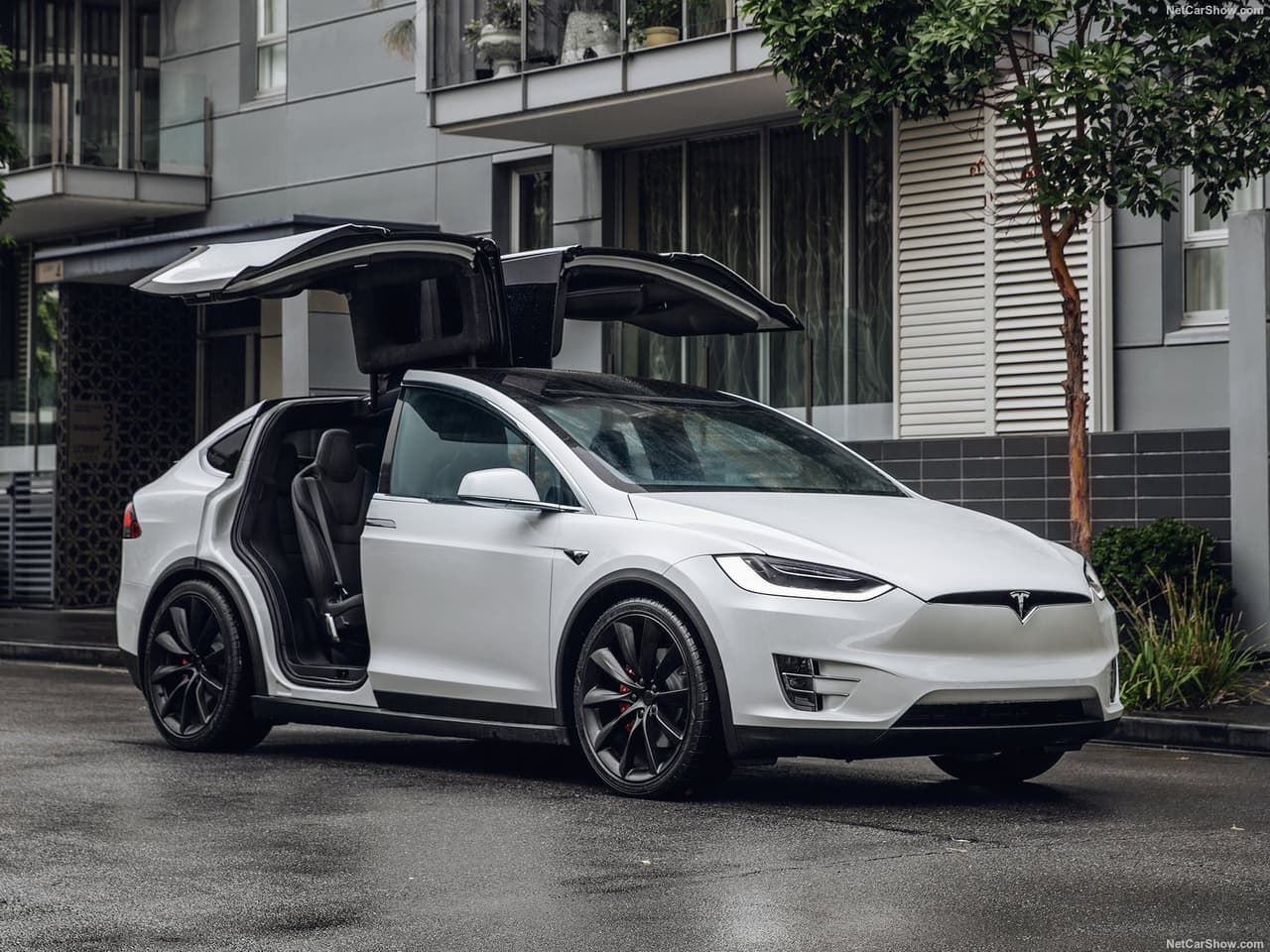 <h3 class="cms-H3-H3"><b>5. Tesla Model X</b></h3>
<br>
<br>
<b>Porcentaje de venta en febrero:</b> 57.9%
<br>
<b>Porcentaje de venta en marzo:</b> 40.4%
<br>
<br>
<b>Diferencia de venta entre febrero y marzo:</b> -17.5%