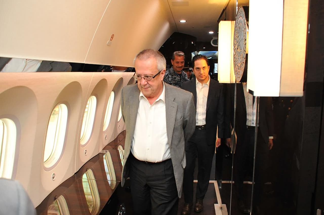 El secretario Urzúa hizo un recorrido por el avión con algunos medios de comunicación. "Ni Obama, ni Trump... ni López Obrador", 
<a href="https://twitter.com/CarlosUrzuaSHCP/status/1069352047122792458">publicó en su cuenta de Twitter</a>, en referencia a las palabras de López Obrador, quien durante la campaña electoral criticaba que ni los presidentes estadounidenses tenían un avión tan lujoso.