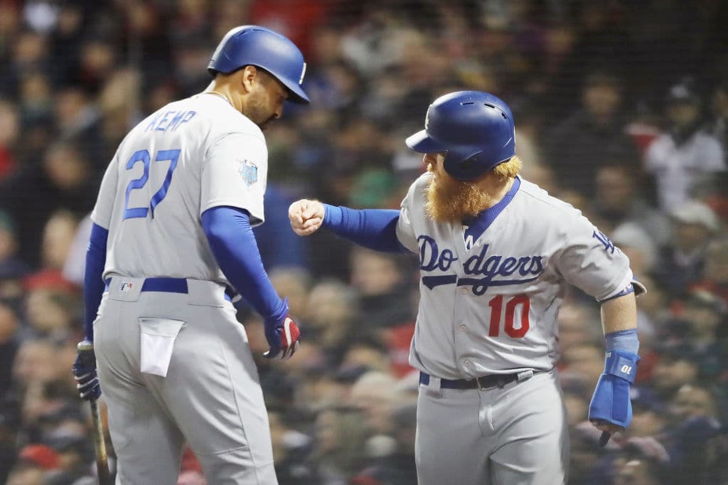 Con su batazo, Machado, entre abucheos por su pasado con los Baltimore Orioles, remolcó a Justin Turner para poner 2-2 la pizarra.
