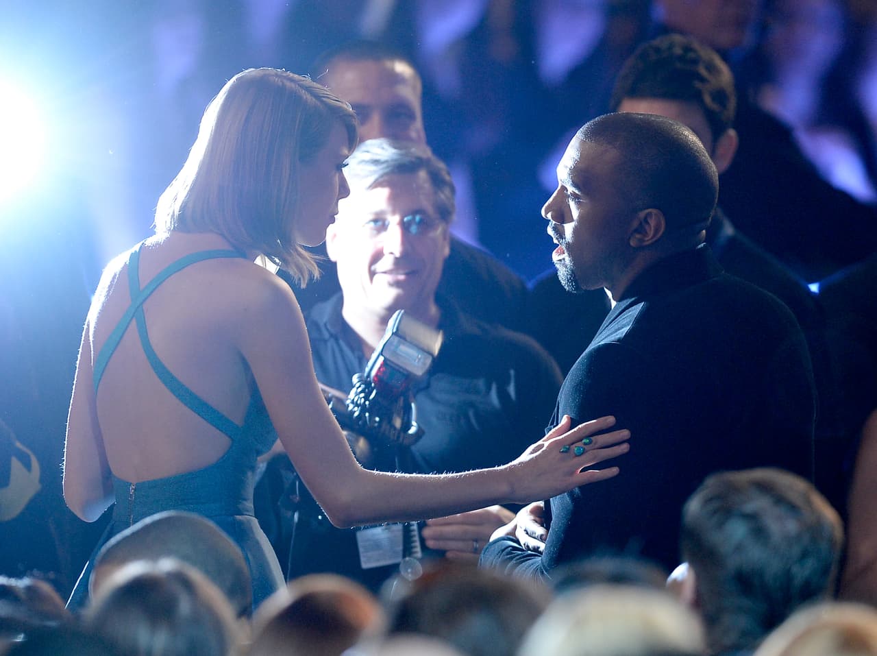 Quienes entren a ‘Yeezy Dating’ no pueden ser fans de Taylor Swift, con quien Kanye West ha tenido más de un problema en el pasado.