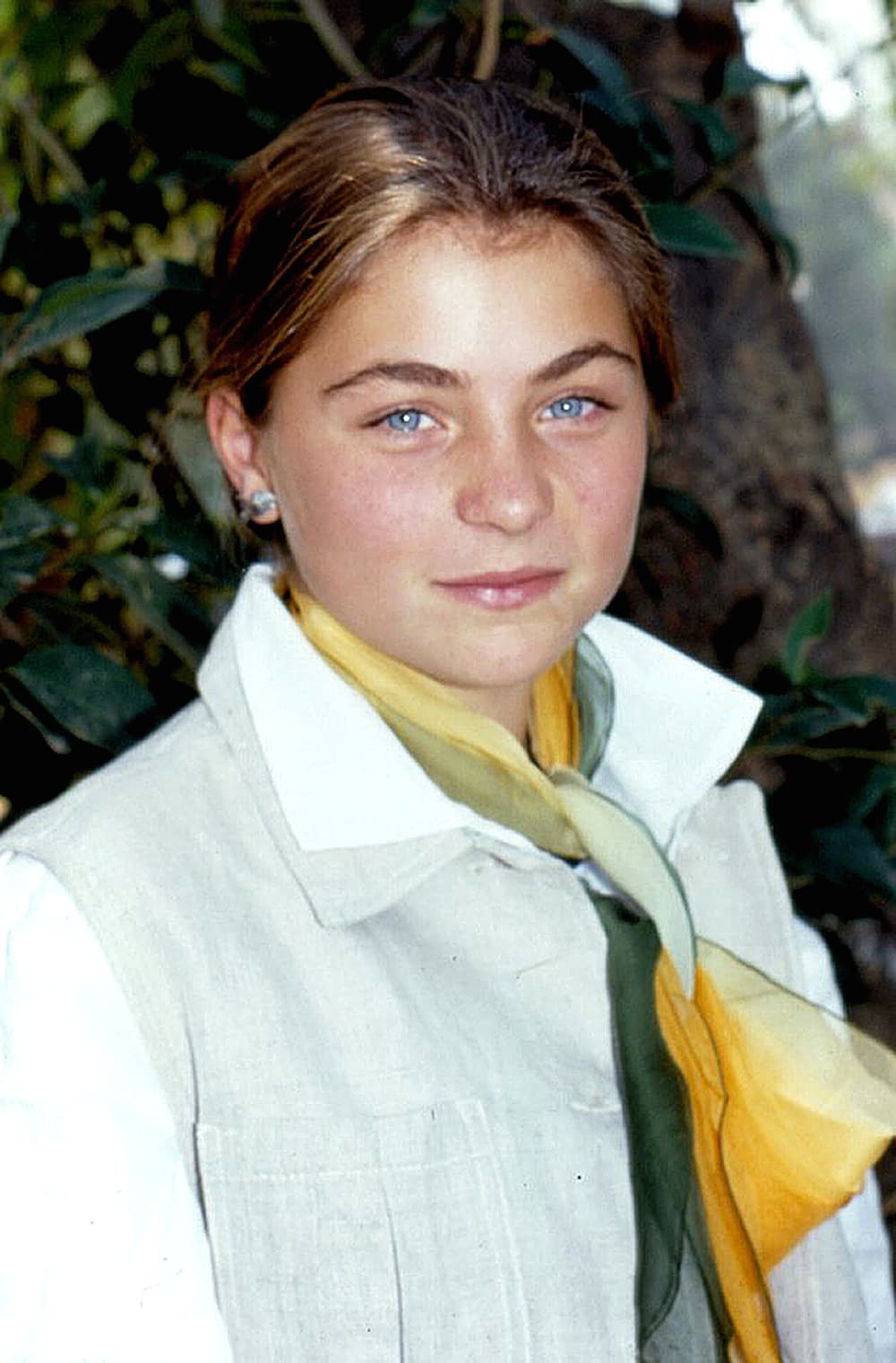 Siendo una adolescente tuvo su primer protagónico en 'El abuelo y yo' (1992) junto a Gael García Bernal. Tres años después se convirtió en la hija de Thalía en 'María la del barrio' (1995), donde 
<b>por tercera ocasión daba vida a una niña de familia adinerada</b>.
<br>