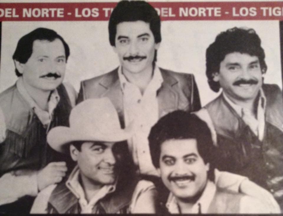 a) 
<b>Raúl Hernández:</b> El músico se desligó de sus hermanos y de los Tigres del Norte en 1995, con la ilusión de valerse por sí mismo y destacar como solista. Actualmente continúa su carrera en solitario, y se le conoce también como 'El Tigre Solitario'.
<br>
