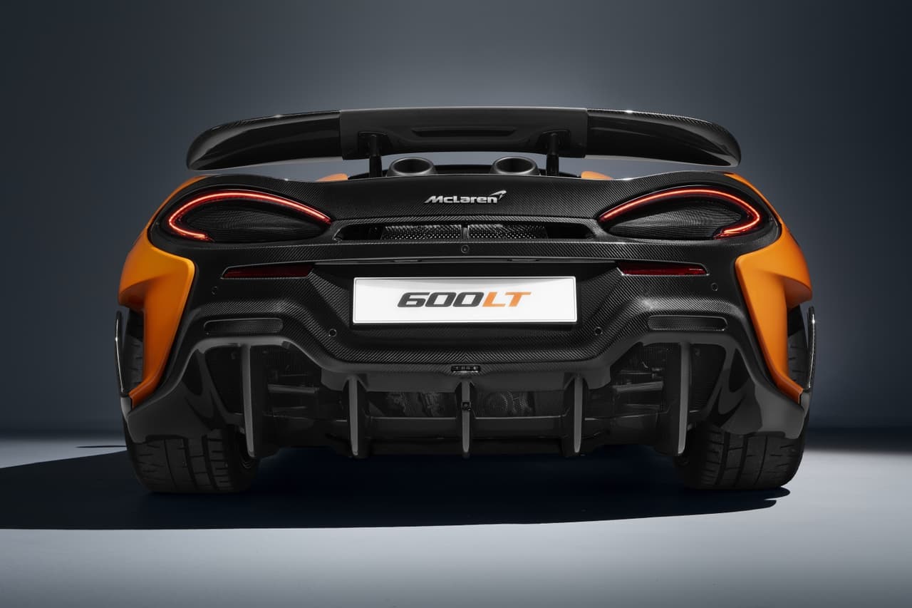 El motor del 600LT incluye mejoras en el sistema de refrigeración, un sistema de escape mejorado y se colocaron las salidas de escape a mayor altura, muy cerca del alerón, sobre todo para distinguir a esta versión del resto de los LT.
