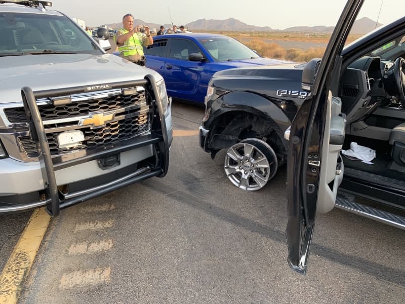 Martínez es sospechoso de conducir bajo los efectos del alcohol y drogas (DUI), conducción peligrosa y daños, entre otros cargos.
<br>