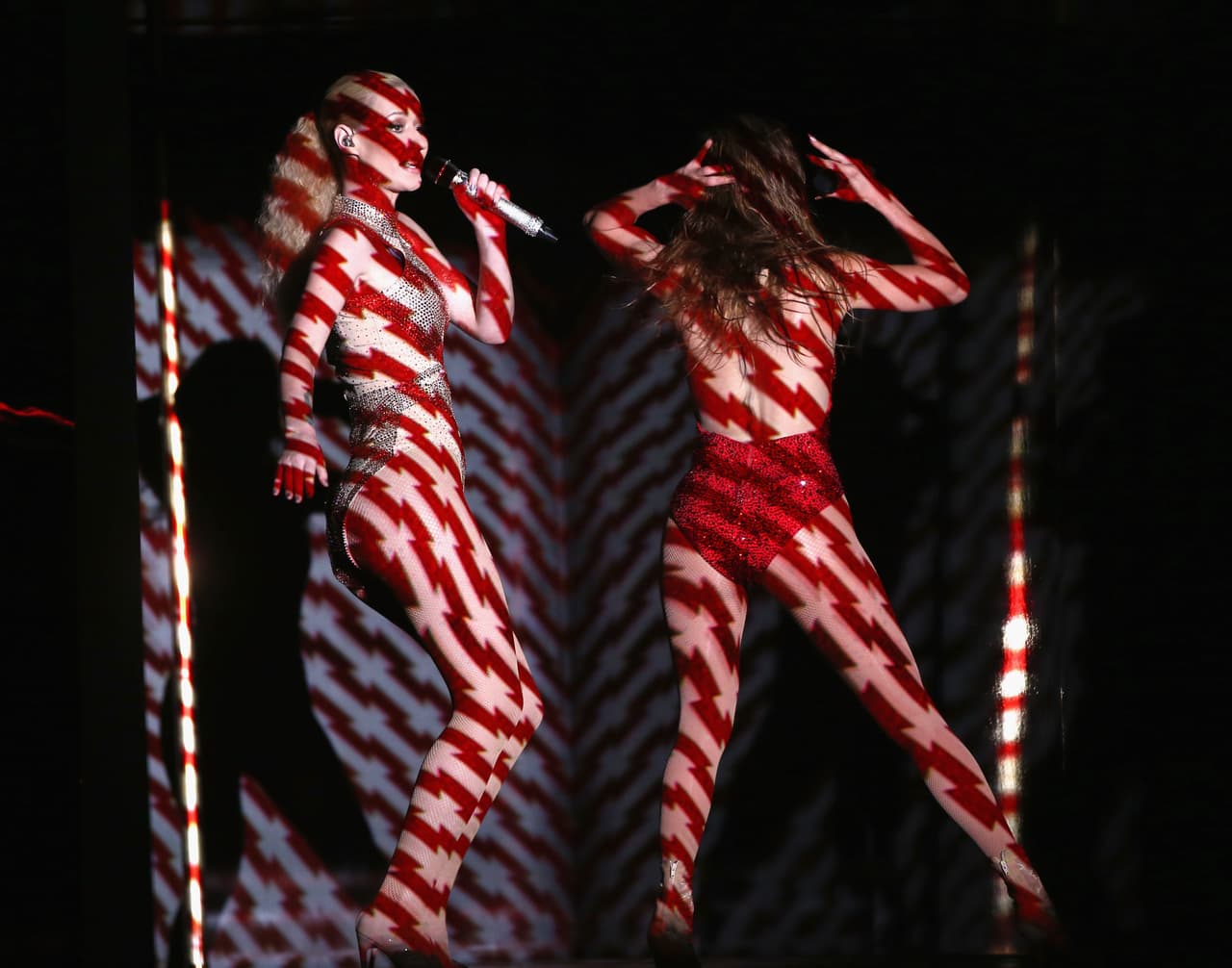 El éxito tan rotundo del video lanzado en 2014 sirvió para que ambas mujeres tuvieran algunas participaciones juntas en el Hollywood Bowl de Los Ángeles.