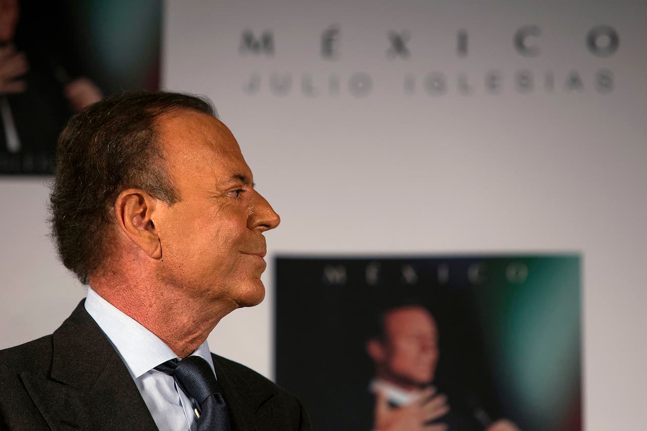 Denuncias de abusos laborales contra Julio Iglesias