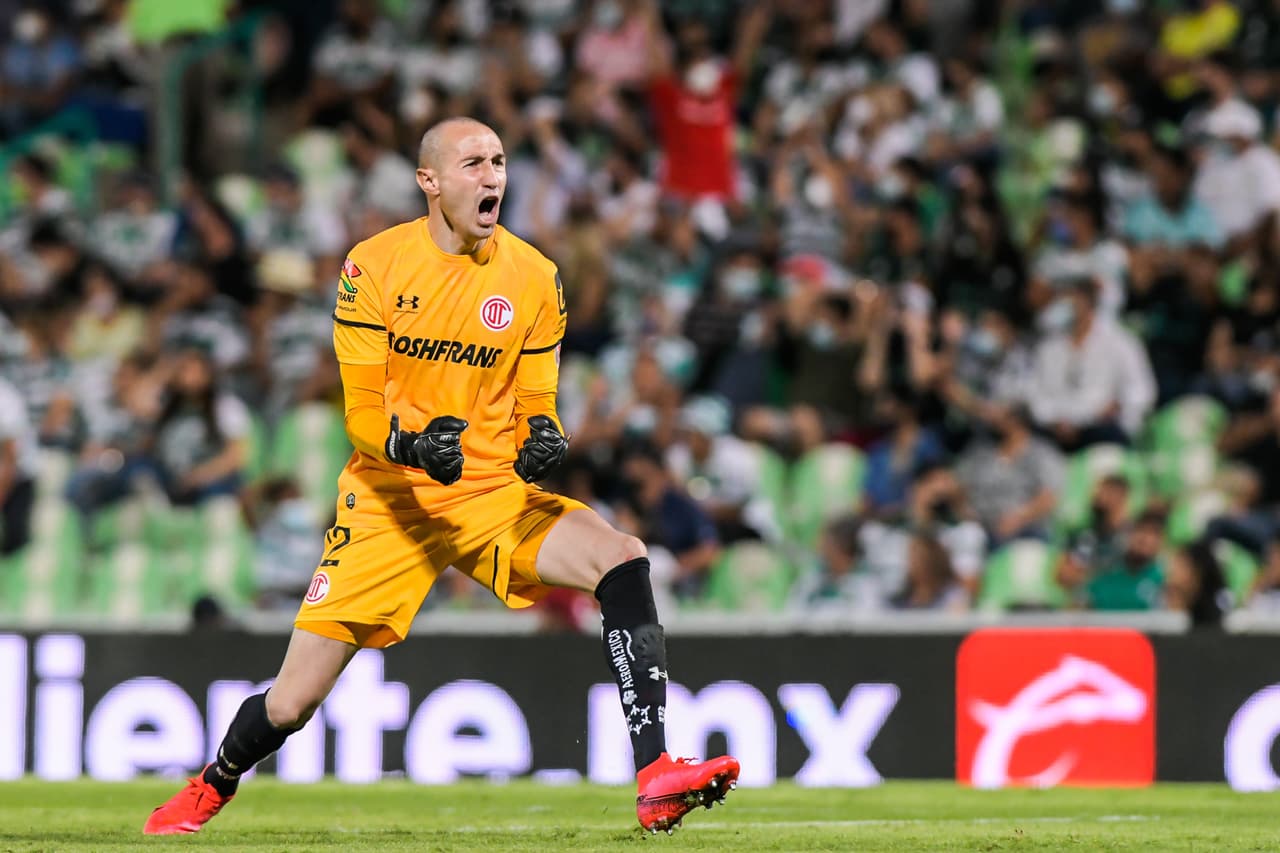 El joven arquero Gutiérrez de los Diablos.