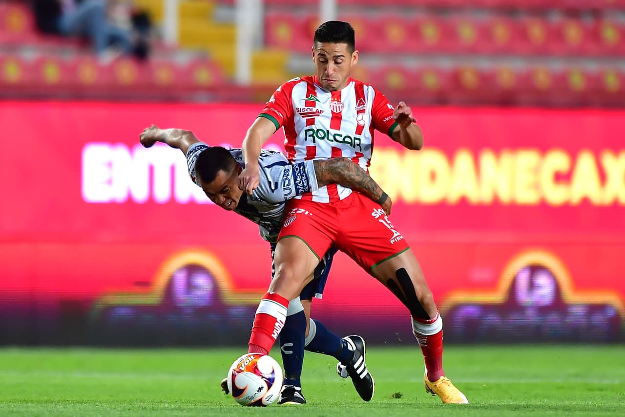 Con todo y que Luis Malagón tuvo una estupenda noche en el arco de Necaxa, Pachuca logra anotarle dos veces para empatar 2-2 en Aguascalientes. Pachuca continúa en el fondo de la tabla con cuatro unidades y Necaxa llega a la a la quinceava posición con siete puntos.