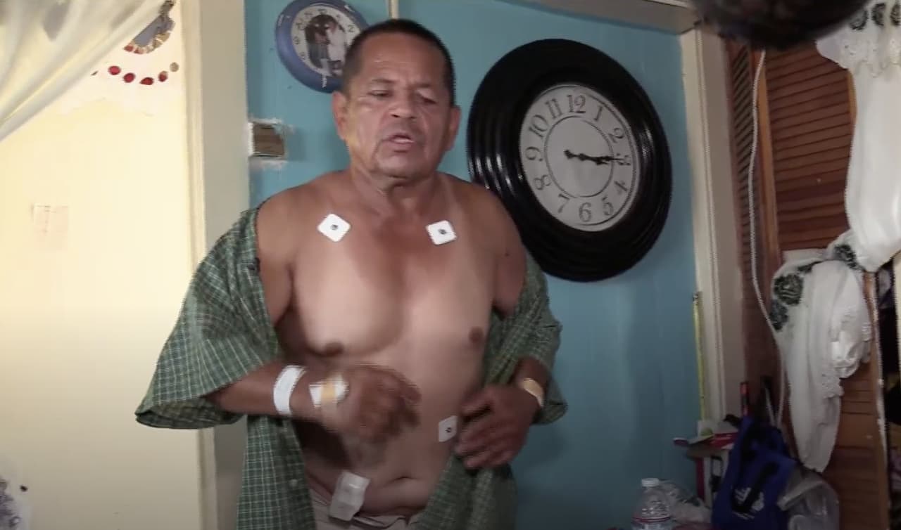 El señor Ignacio 
<b>estuvo cerca de fallecer tras recibir seis puñaladas.</b> “Le dio una en cada brazo, una en el estómago, dos en la espalda y una en el pie. Cuando yo ya lo mire estaba todo lleno de sangre, porque el muchacho lo apuñalaba y lo apuñalaba. Si no le avienta mi esposo la tierra me le da la puñalada en el corazón y le dio en el brazo”, cuenta su esposa.