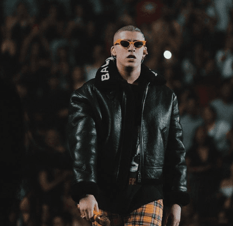 <b>Bad Bunny</b>: su nombre real es
<b>Benito Antonio Martínez Ocasio</b> y nació el 10 de marzo de 1994, en San Juan, Puerto Rico. Apenas firmó su primer contrato en 2017.
<br>