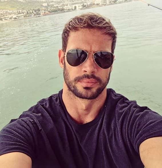 "A mí me fascinaba el proyecto, la historia y el potencial que tenía y fuimos tras ella, entonces eso fue el primer proyecto en el que nos concentramos para empezar mi productora. Es cien por ciento en español porque mi idea es 
<b><a href="https://www.univision.com/famosos/este-es-el-mensaje-que-publico-william-levy-en-instagram-tras-rumorarse-que-esta-en-la-ruina-fotos" target="_blank">concentrarme en apoyar el mercado latino</a></b>", contó en la mencionada charla.