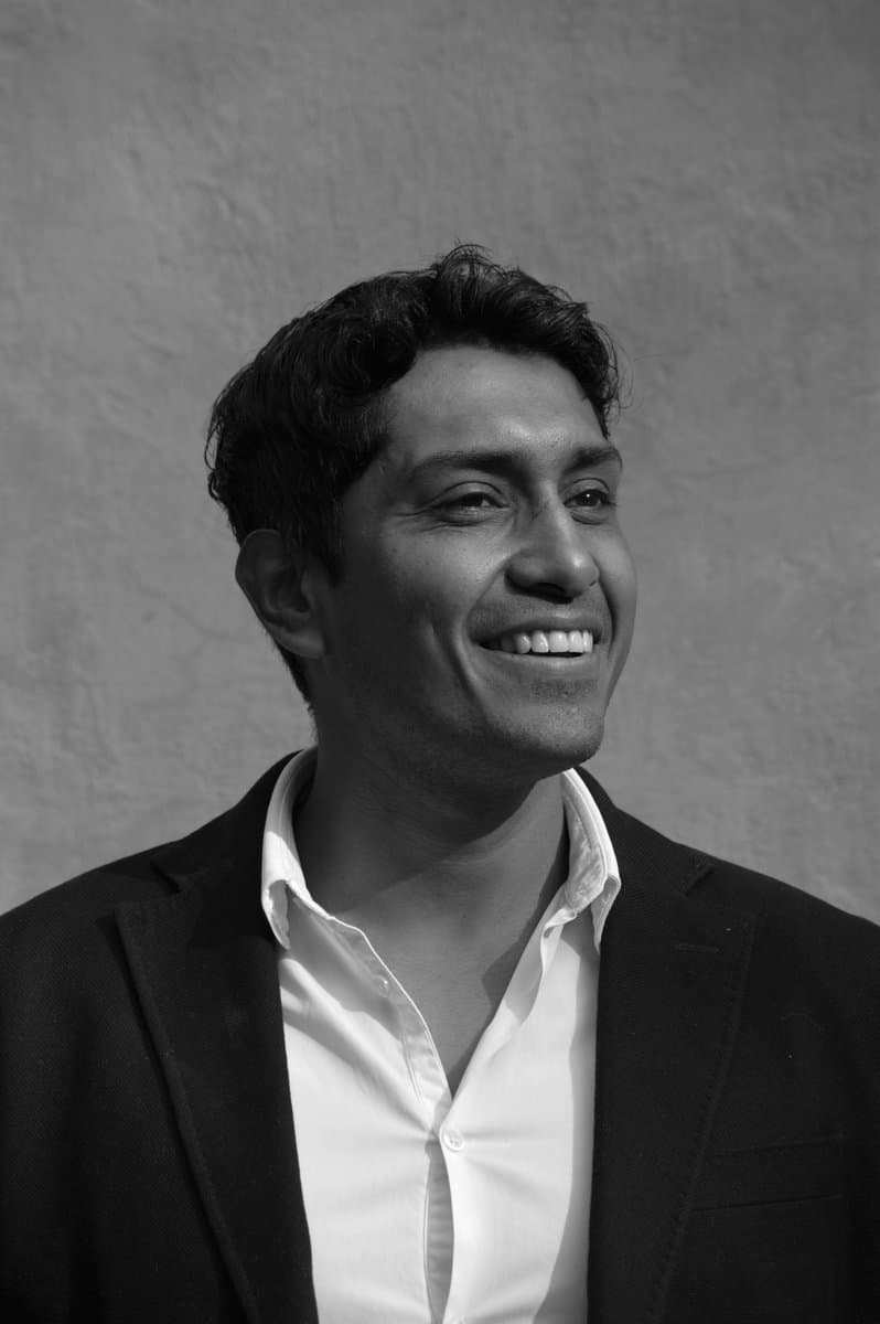 Tenoch Huerta Mejía nació el 29 de enero de 1981 en la Ciudad de México.