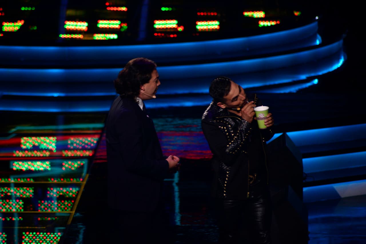 Parece que no se llevan bien, pero la realidad es que Espinoza y Cristian tienen una gran relación de amistad, eso sí, no dejan de pelear, decirse de cosas, bailar y cantar juntos logrando todo un show, pero al final, este dueto nos hace reír con sus ocurrencias.