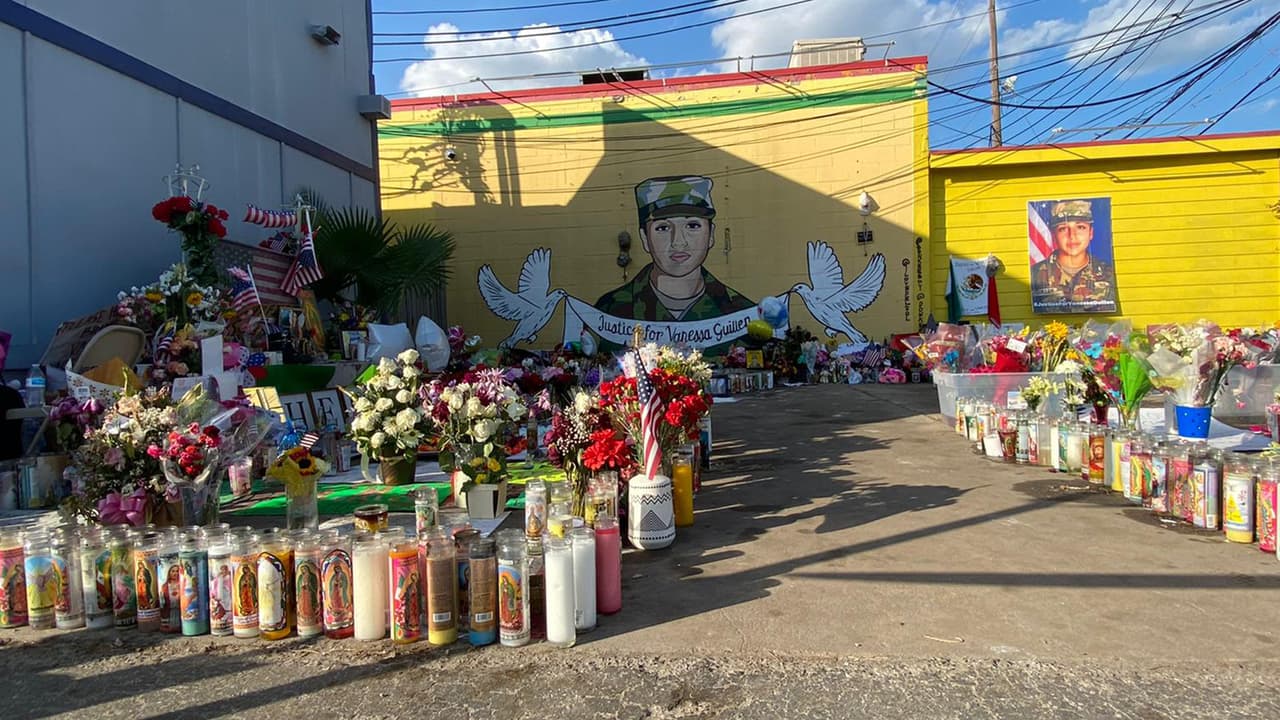 “Tengo el privilegio como el alcalde de Houston, representado a todos en esta ciudad de proclamar este día, como el Día de Vanessa Guillén”, indicó el alcalde.