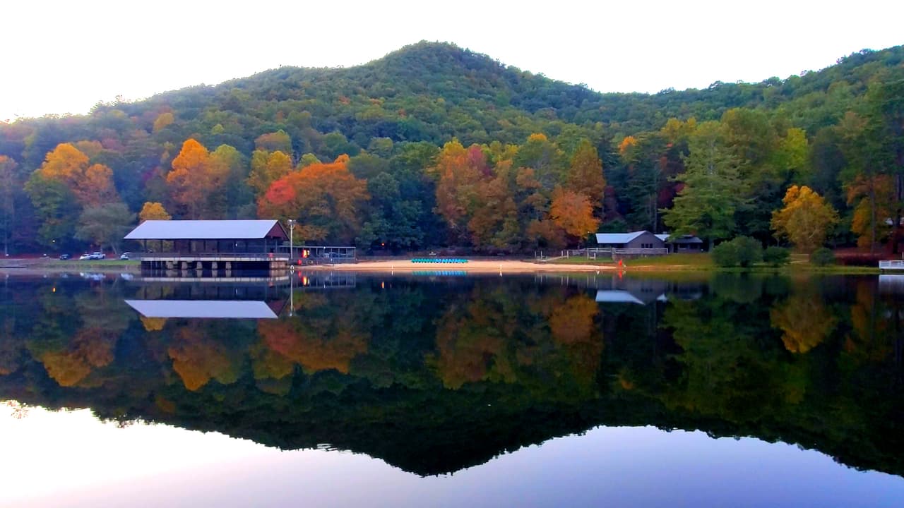 El parque es muy visitado a lo largo del año, pero la afluencia de visitantes crece considerablemente en el otoño.