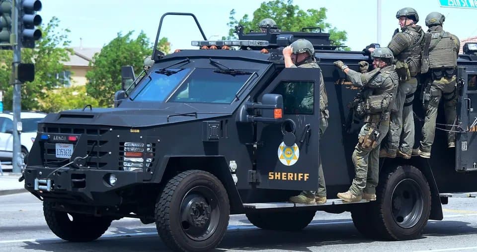 Tras más de 48 horas de atrincheramiento, sospechoso se suicida dentro de casa de Valinda 