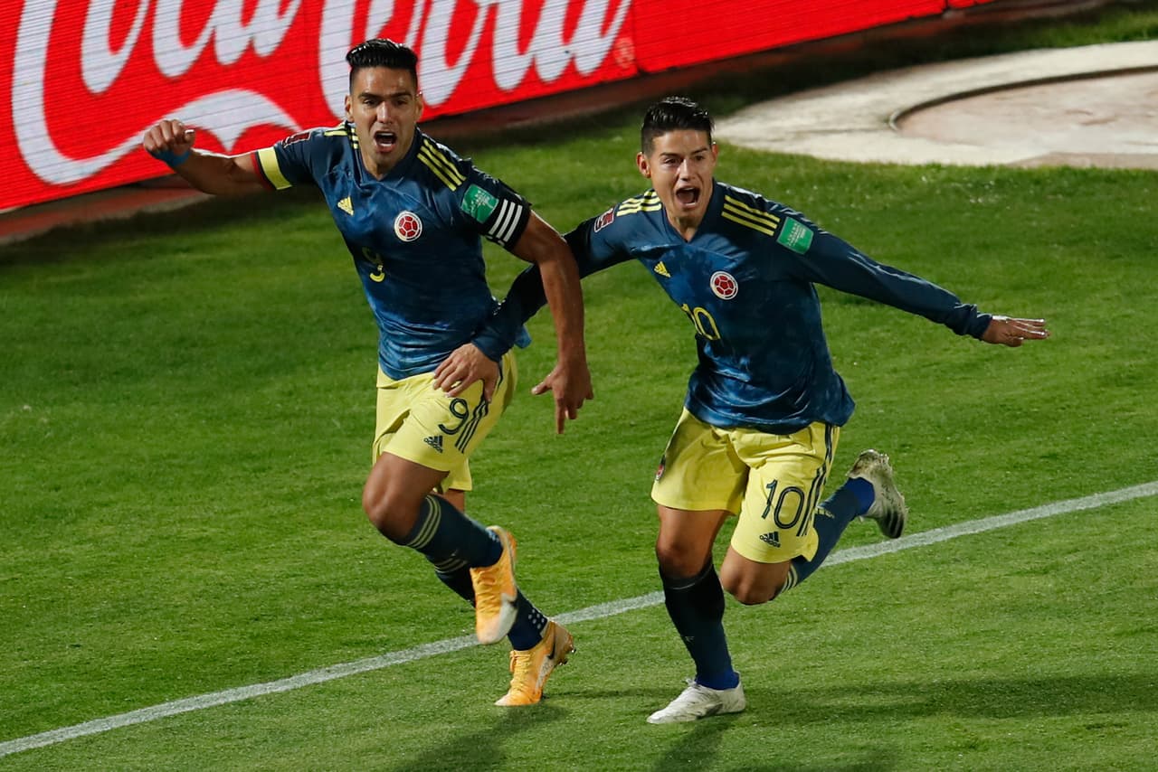 Colombia conisgue llevarse un valioso punto en el último minuto al empatar 2-2 en su visita a Chile.