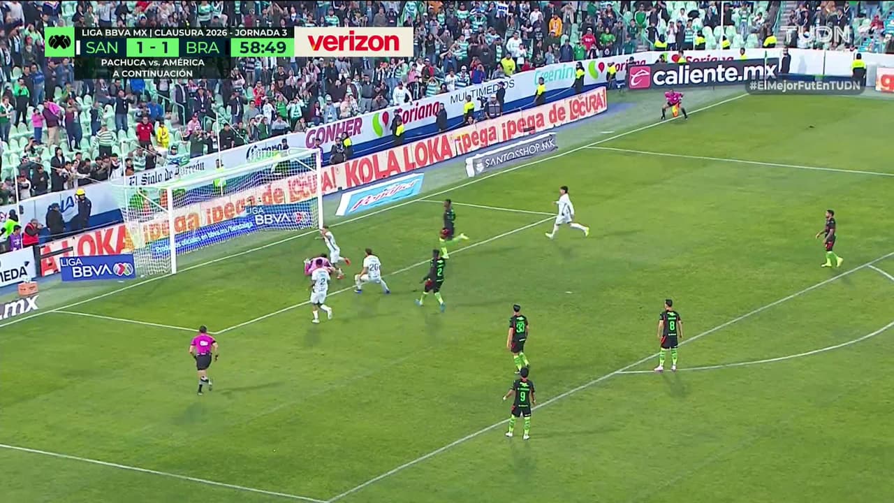 ¡GOL!  anota para Santos Laguna. Fran Villalba