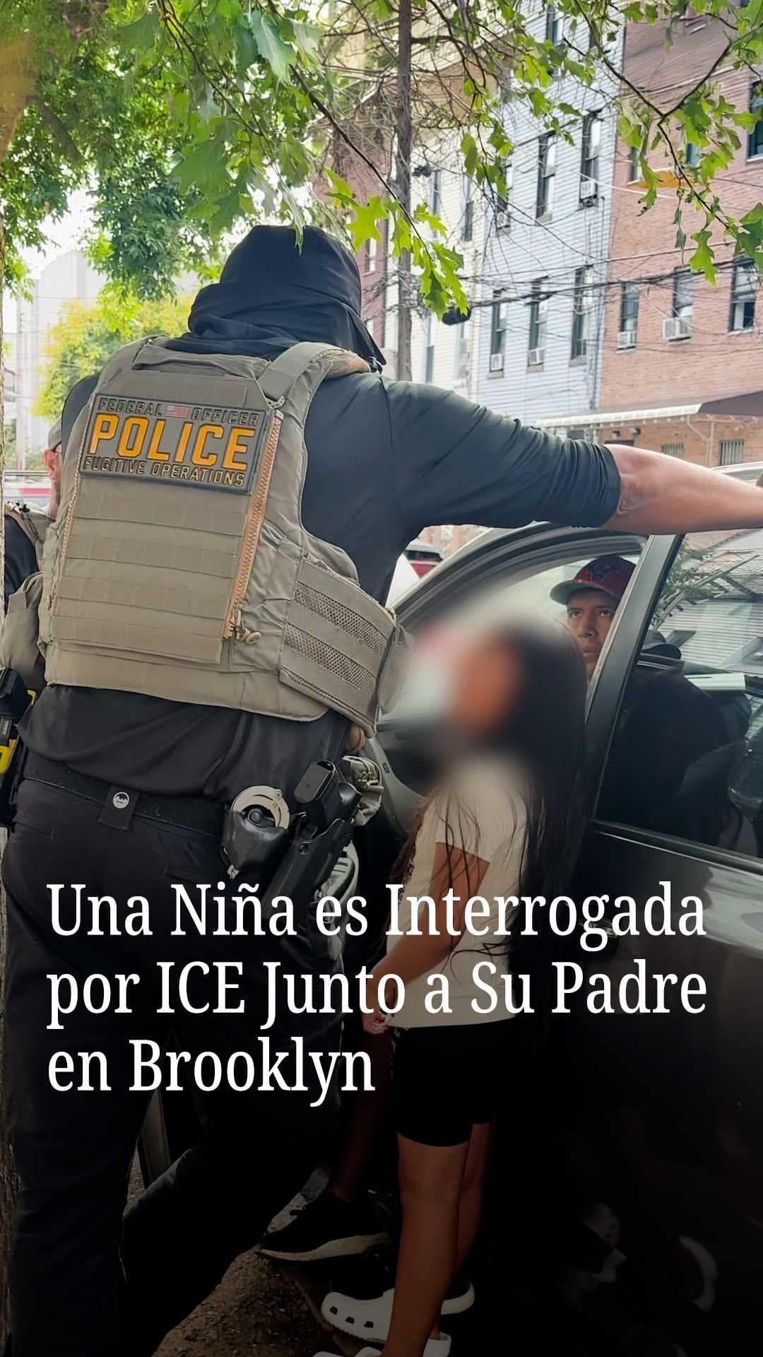Una niña es interrogada por ICE junto a su padre en Brooklyn