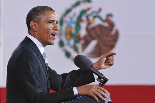 "Mientras tanto, vamos a seguir aumentando la presión sobre los traficantes de armas que traen armas ilegales a México", prometió.