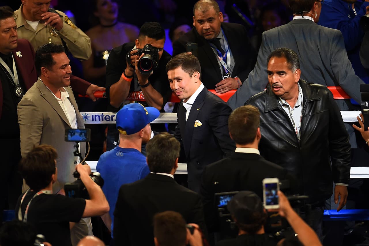 Durante las entrevistas posteriores a la pelea, apareció en el ring Gennady Golovkin, quien confirmó que su próximo rival será el Canelo.