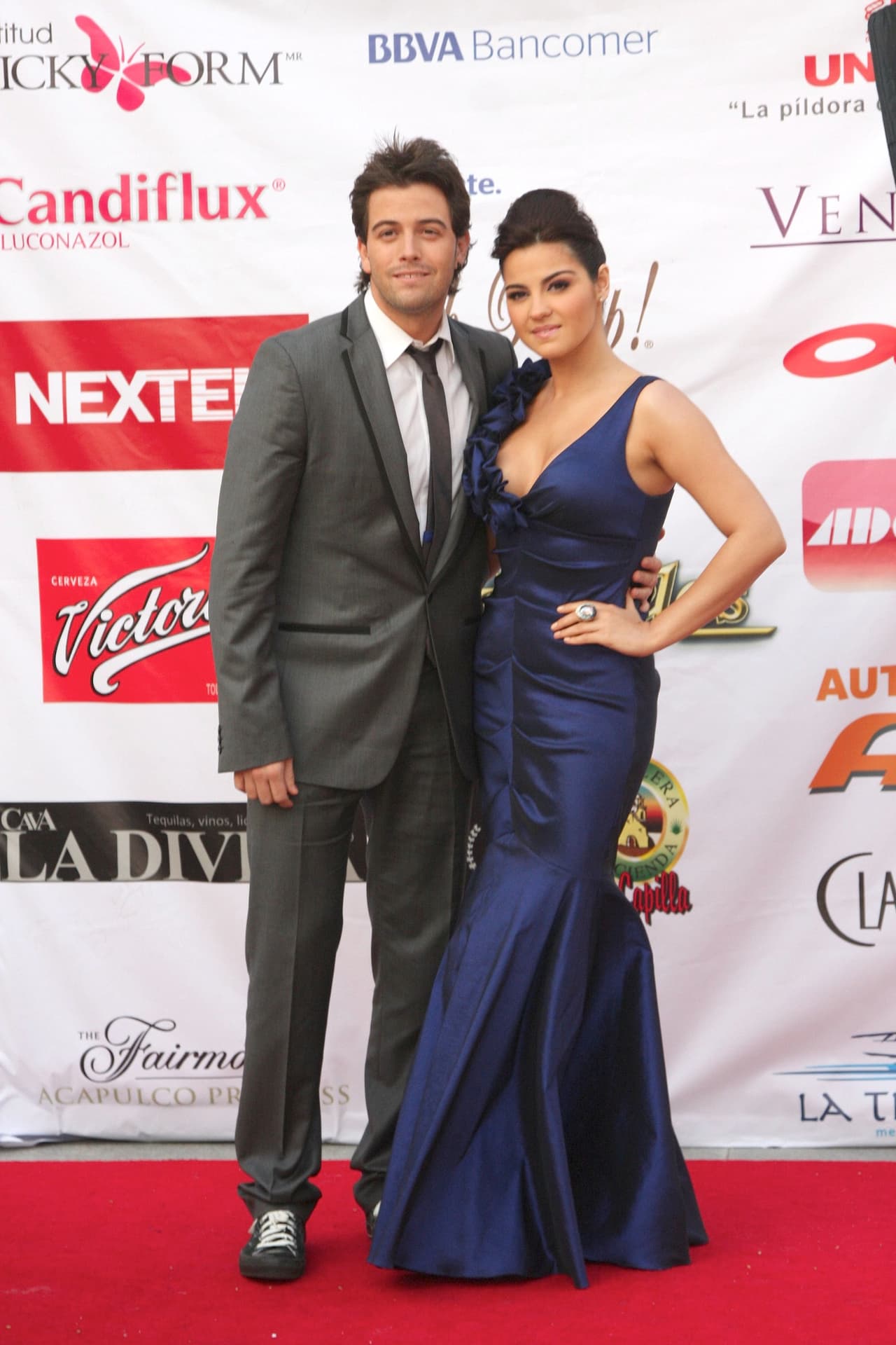 Maite Perroni y Mane de la Parra
<b><a href="https://www.univision.com/programas/novelas/donde-hubo-fuego-cenizas-quedan-el-mensaje-que-envio-mane-de-la-parra-a-su-ex-maite-perroni-fotos" target="_blank">mantuvieron un noviazgo</a></b> entre 2010 y 2012. Aunque su relación llegó a su fin, ambos declararon en varias ocasiones que acabaron en buenos términos.
<br>