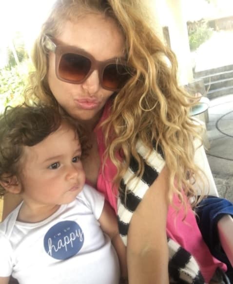 Su segundo hijo, Eros, a quien tuvo al lado de Gerardo Bazúa, nació en marzo de 2016, cuando La Chica Dorada rondaba los 45 años de edad.