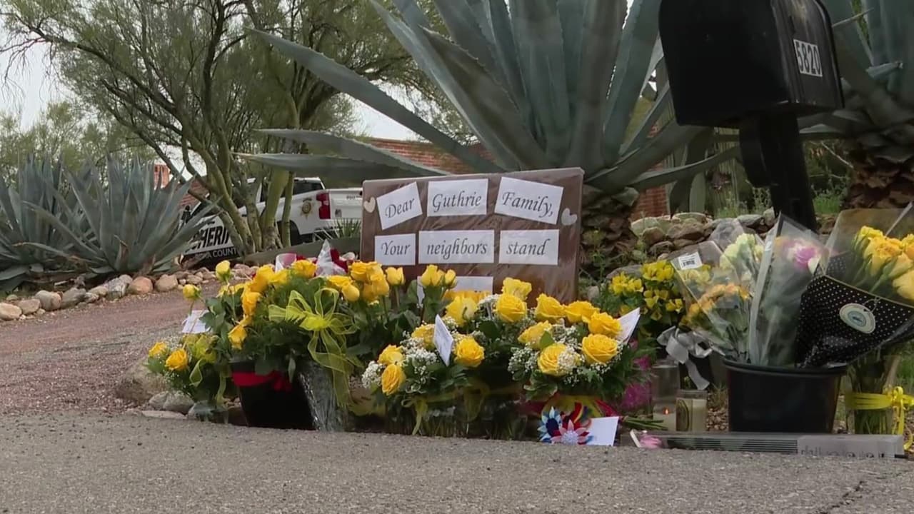 El vecindario de Nancy Guthrie se pinta de amarillo: Vecinos expresan solidaridad con la familia