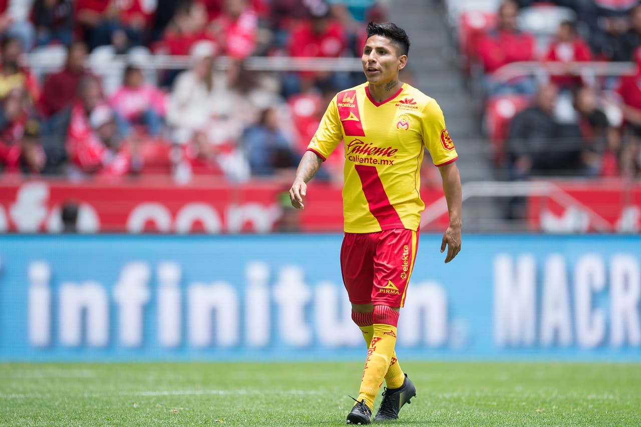 El delantero peruano Raúl Ruidíaz prácticamente está fuera de Monarcas Morelia, donde brindó sus mejores años en el futbol mexicano.Tigres y Rayados levantan la mano para hacerse con sus servicios.